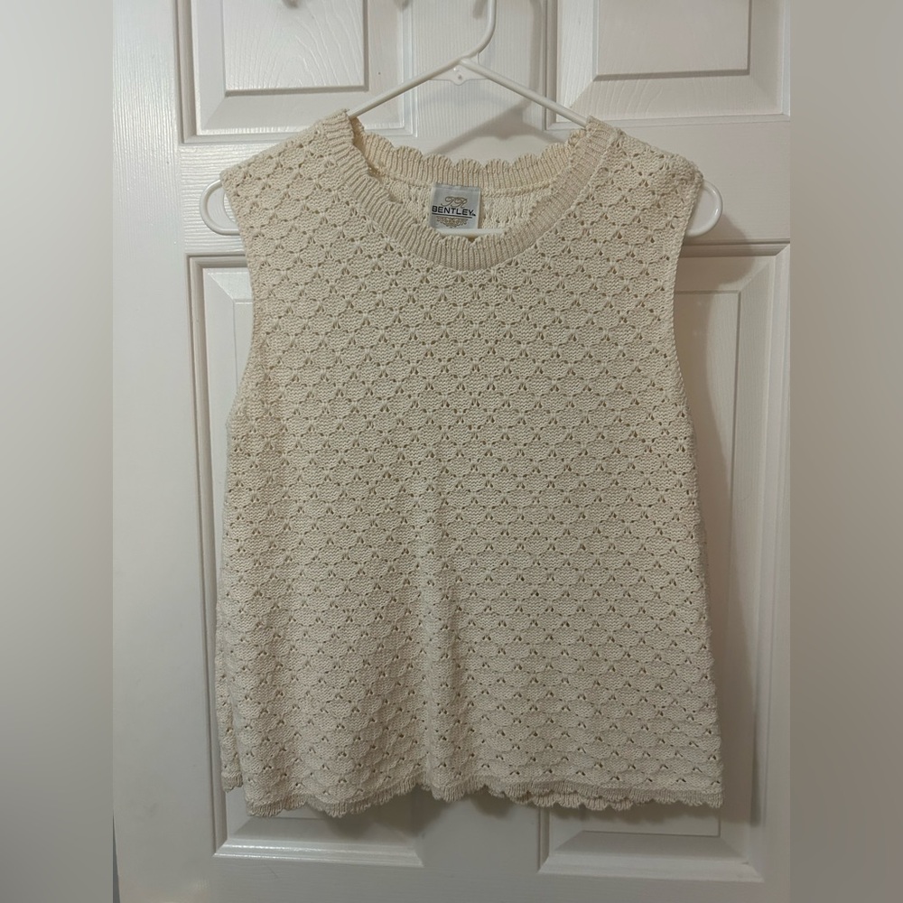Vintage Bentley Off White/Cream Knit Scalloped Sleeveless Top, Women’s Size M